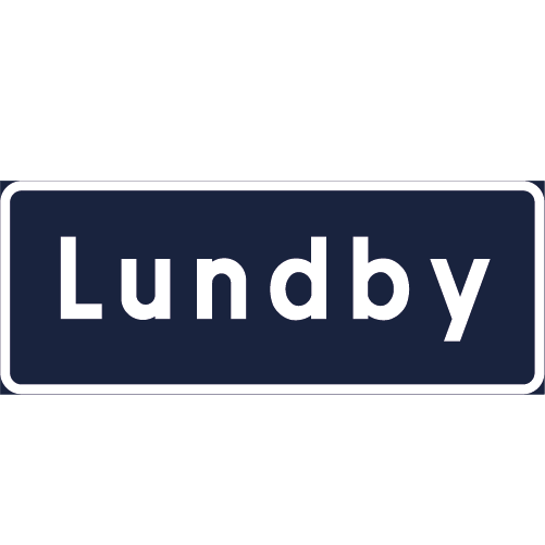 F36 Platsmärke rektangulär mörkblå vit med text Lundby