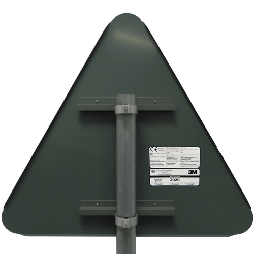 A10. Varning för slirig väg